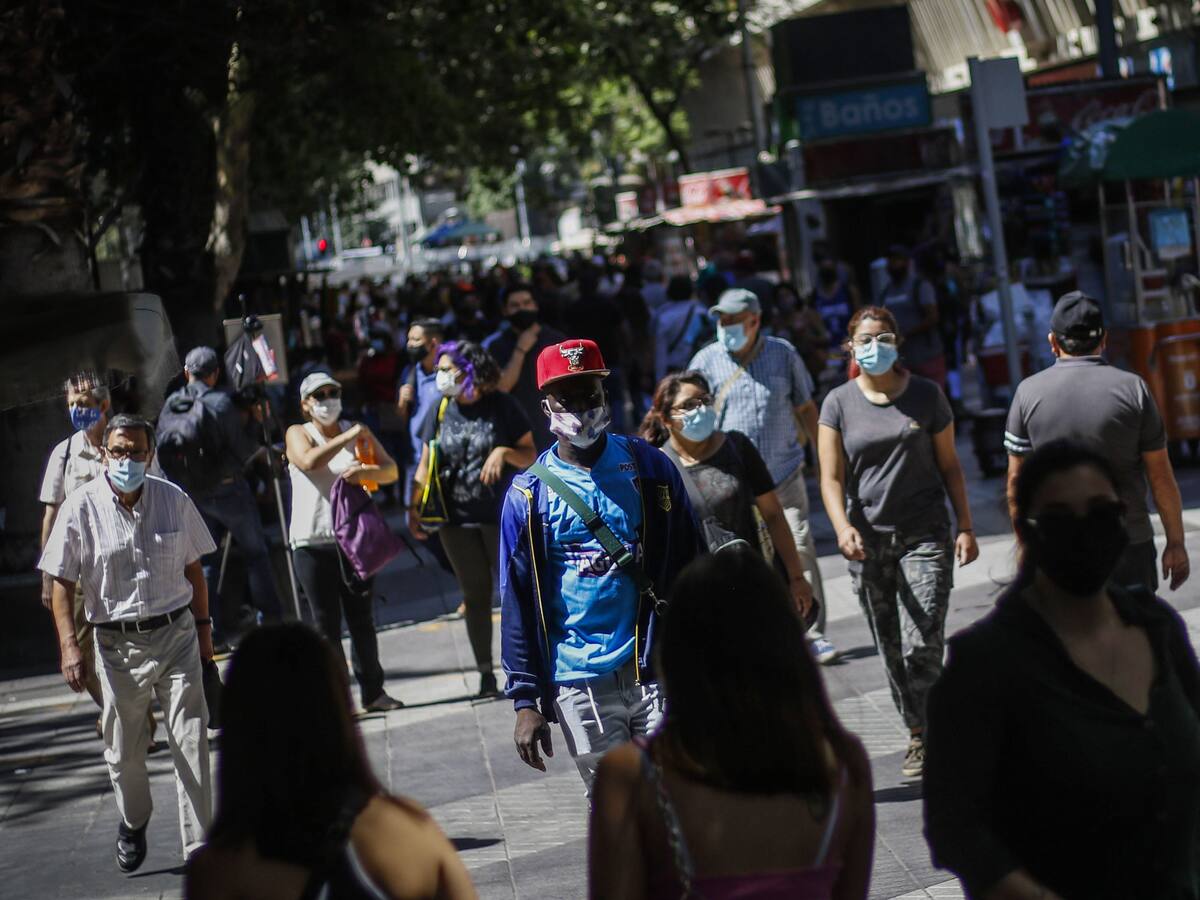 Subsecretaria de Salud aseguró que aumento de casos Covid-19 en regiones no tiene relación con permiso de vacaciones
