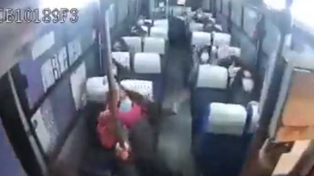 Volcamiento de bus en Quilpué