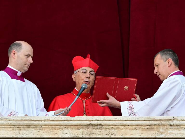 Nuevo Papa Robert Prevost: estas son las primeras imágenes de León XIV en su presentación en la Basílica de San Pedro