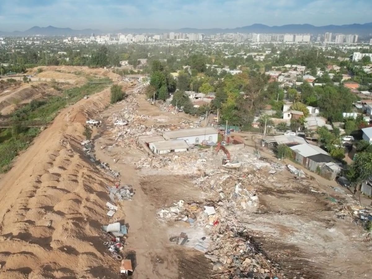 Demolición de ex Toma Dignidad alcanza 75% y superan las 3.000 toneladas retiradas tras tres días de operativo