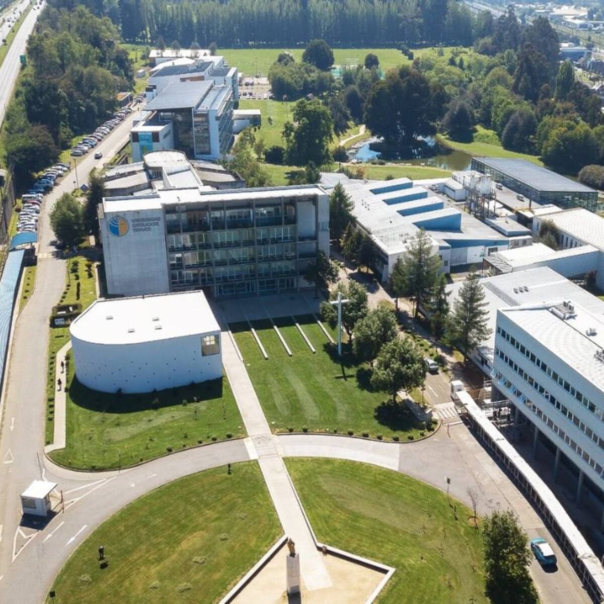 Alerta en Universidad Católica de Temuco: suspenden actividades tras amenaza y operativo policial