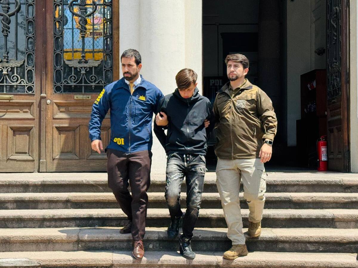 Estuvo 10 meses prófugo: extraditan desde Argentina a tercer involucrado en ataque a carabinero en Ñuñoa