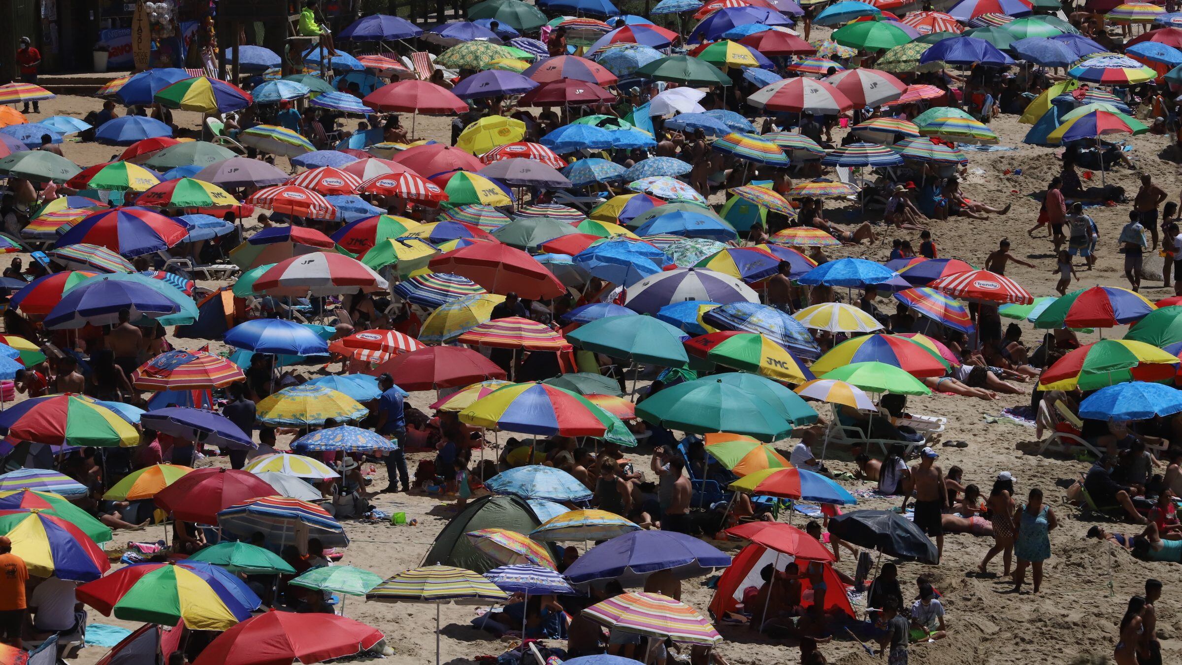 16 DE ENERO DE 2021 / ALGARROBO Playa El Canelillo de algarrobo que se encuentra en fase 3 .
FOTO: PABLO OVALLE ISASMENDI / AGENCIAUNO