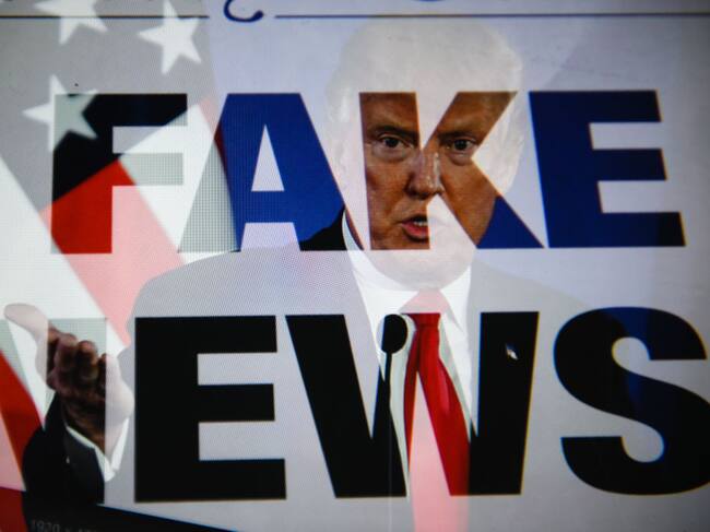 Imagen que fusiona a Donald Trump con un logo de noticias falsas