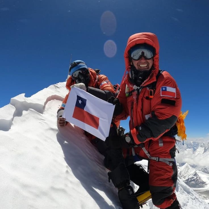 La historia de Hernán Leal, chileno que conquistó el Everest y creó una multinacional: “La cima más difícil es uno mismo”