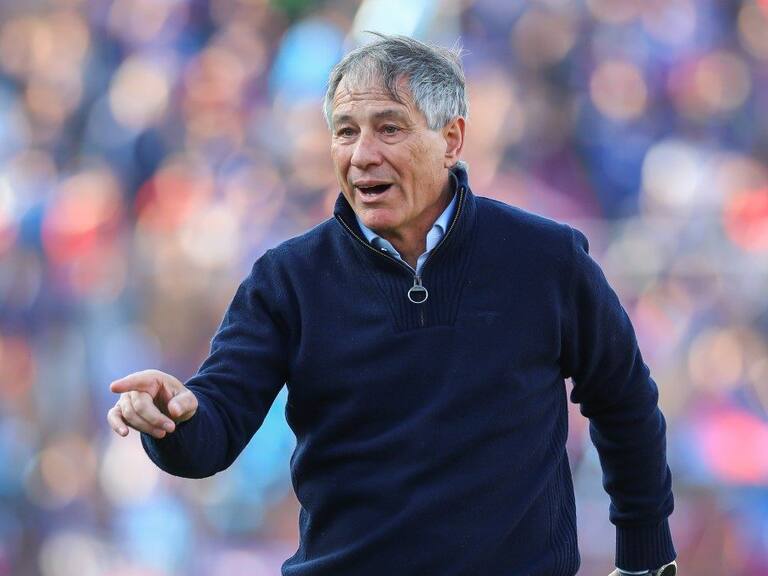 Ariel Holan reconoció interés de la UC por Eugenio Mena: «A cualquier club de Sudamérica le puede seducir su llegada»