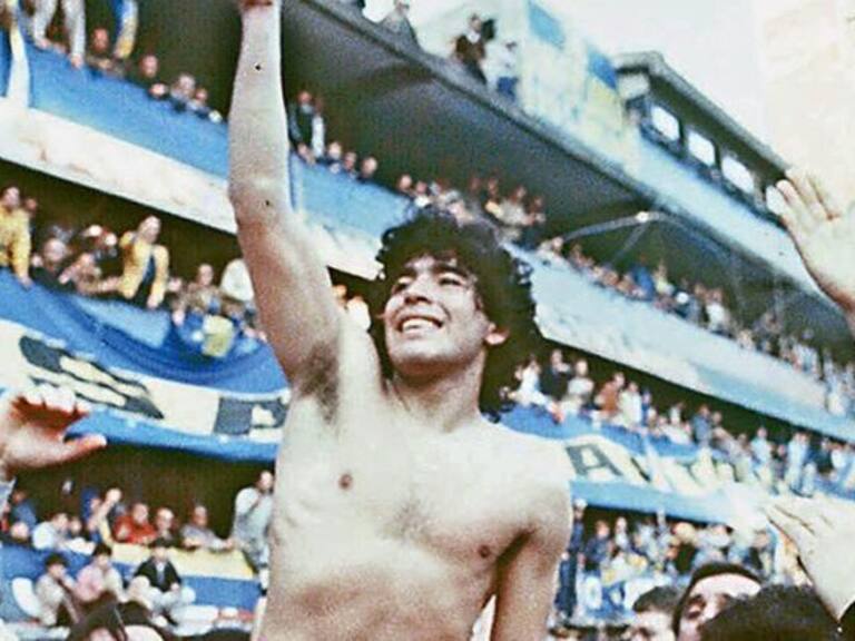 (FILE) This 1981 picture shoes Argentine soccer star Diego Armando Maradona, being carried by fans after winning the 1981 local Championship with Boca Juniors at La Bombonera stadium in Buenos Aires. Boca Juniors, the most popular football club in Argentina, celebrates on April 3rd, 2005, its centenary - from its creation by a group of football enthusiast in a humble neighbourhood of immigrants, until reaching the world&#039;s summit, and counting among its supporters with the most famous fan, Diego Armando Maradona.    AFP PHOTO/DIARIO POPULAR/NA       ARGENTINA OUT (Photo by DIARIO POPULAR / NA / AFP)        (Photo credit should read DIARIO POPULAR/AFP via Getty Images)