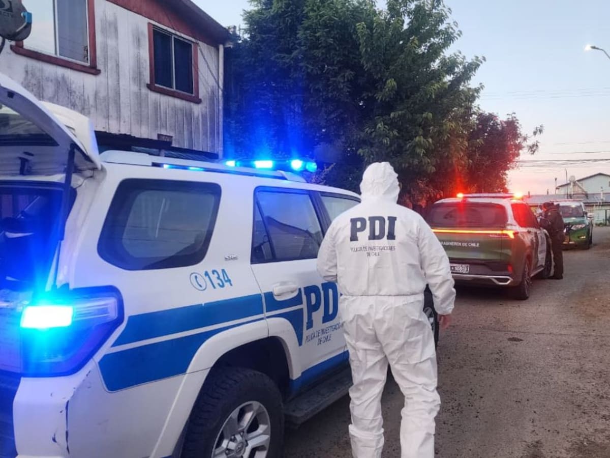 Fue baleado en plena vía pública: joven de 22 años muere en Quilicura mientras compartía con amigos