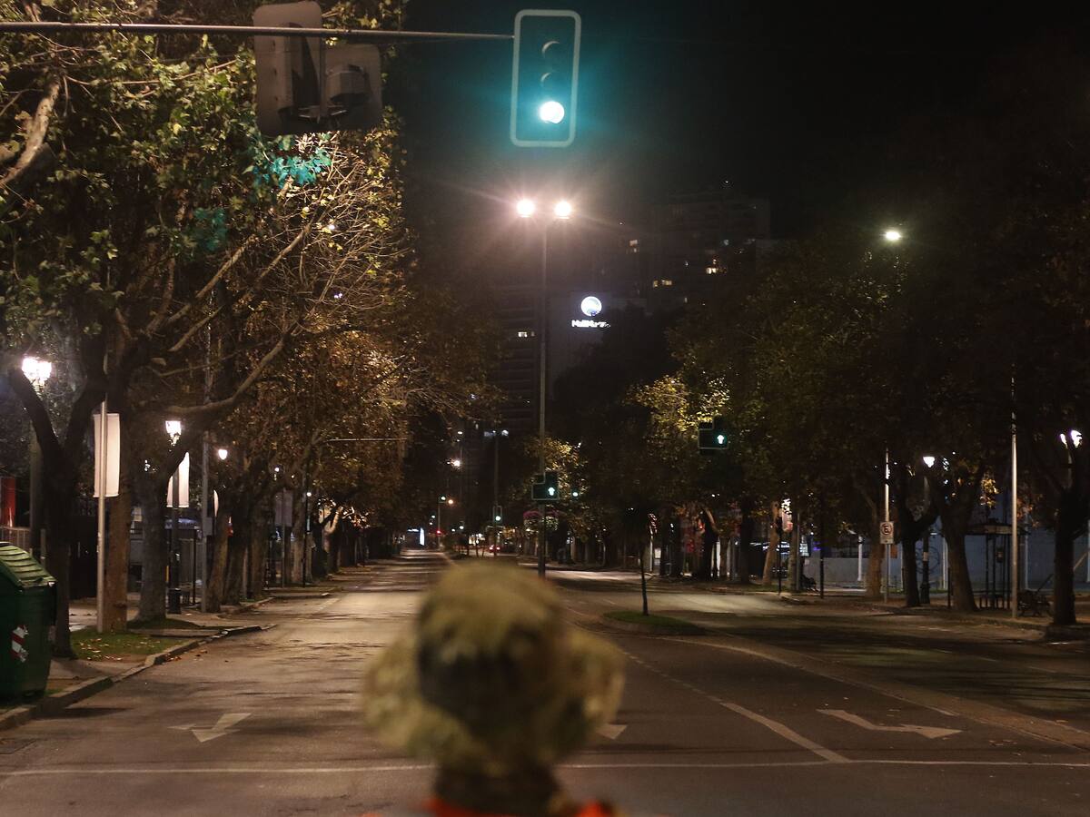 Carabineros informó que hubo 232 personas «conducidas» a las comisarias tras toque de queda