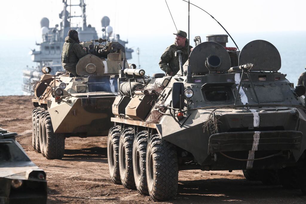 Fuerzas armadas de Rusia realizan ejercicios militares en la región de Crimea