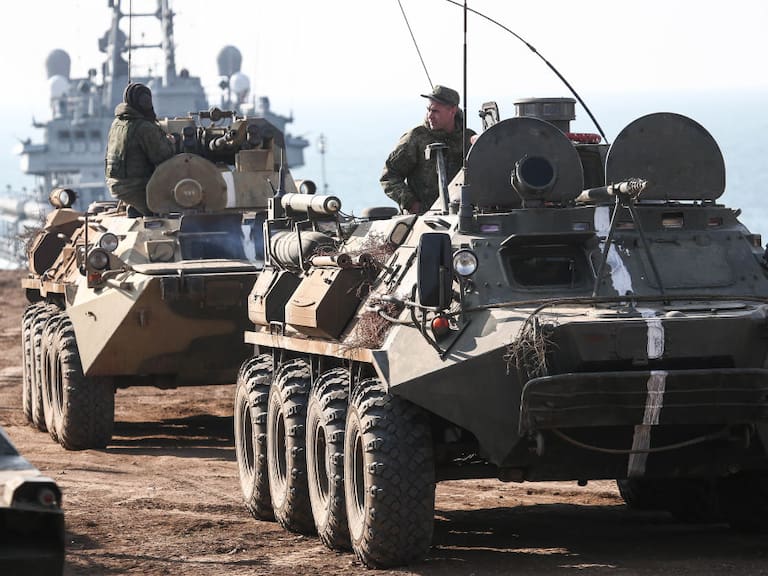 Fuerzas armadas de Rusia realizan ejercicios militares en la región de Crimea