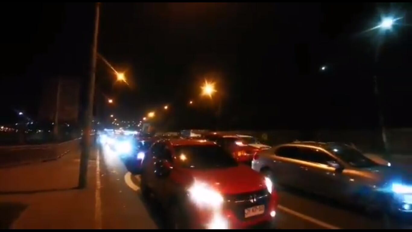 Conductores realizaron caravana en dirección al Congreso por alza en precios de combustibles y alimentos