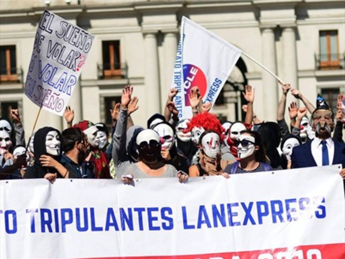 Sernac inicia mediación con Latam y busca compensaciones para usuarios por huelga