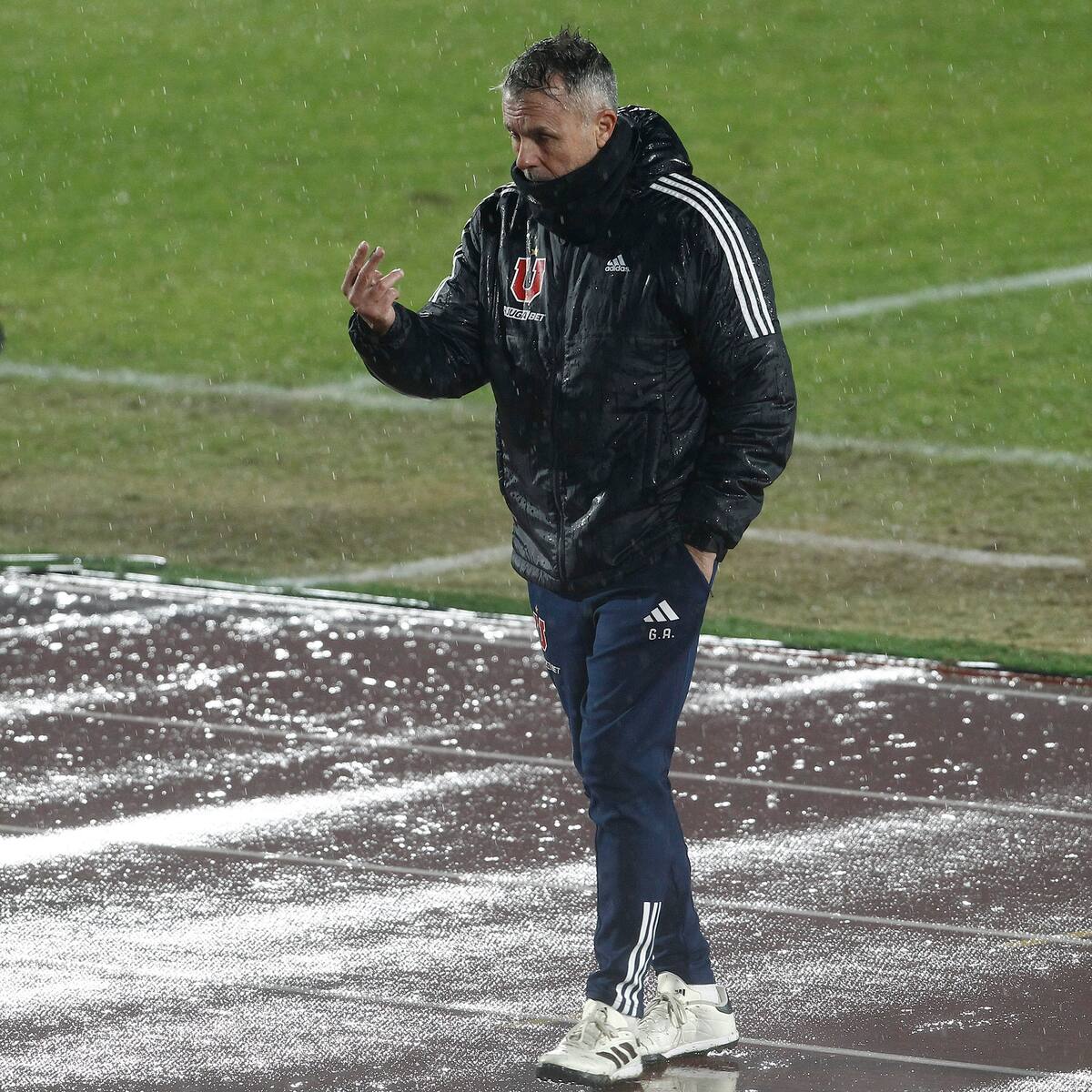 Gustavo Álvarez pone mesura por los refuerzos de la U: “El club está trabajando en eso”