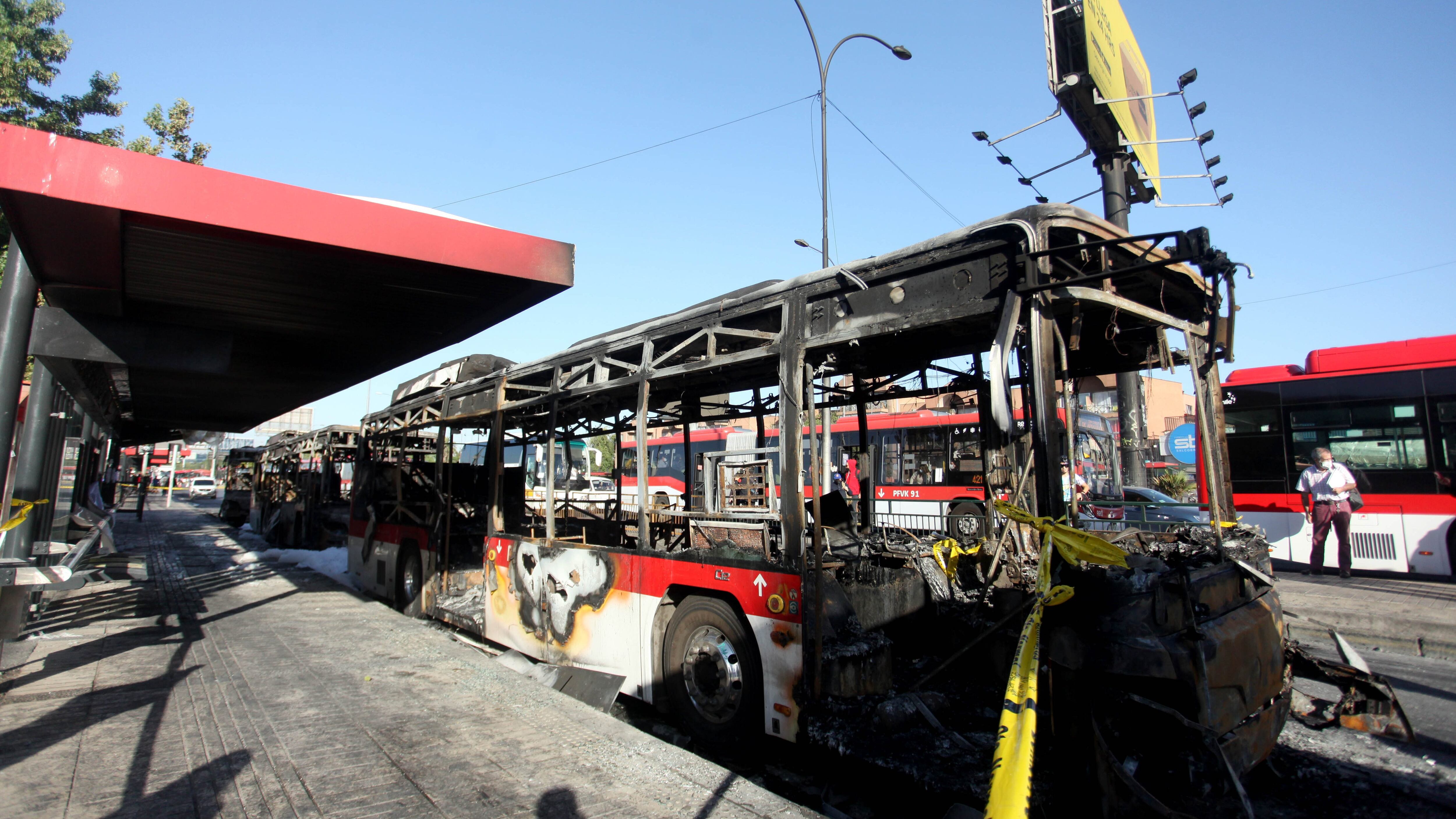 Intendente calificó quema de buses como "atentado a los ddhh"