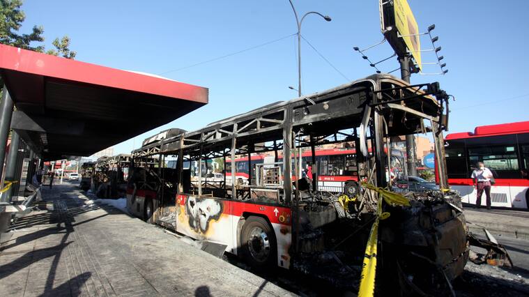 Intendente calificó quema de buses como "atentado a los ddhh"