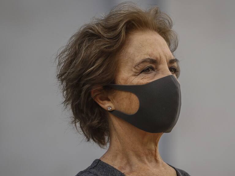 29 de abril del 2020/SANTIAGOGloria Hutt, ministra de Transporte y Telecomunicaciones, participa de un punto de prensa en el patio de Los Naranjos, del Palacio de La Moneda, donde se refieren al primer balance a un mes de la puesta en marcha del Plan Solidario de Servicios Básicos.
FOTO: SEBASTIAN BELTRAN GAETE/AGENCIAUNO