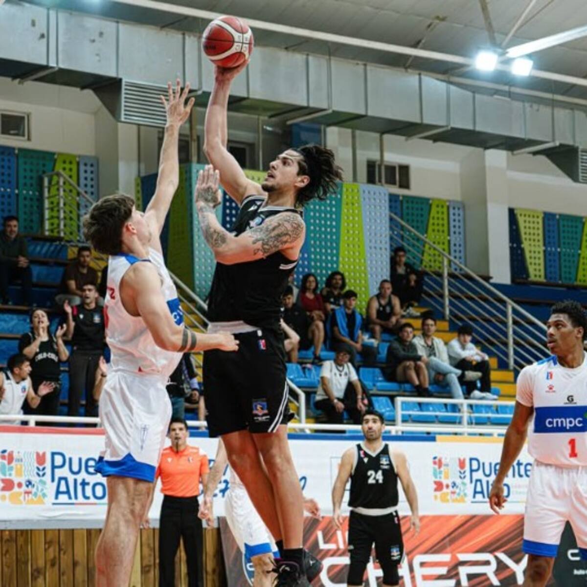 Por amenazas a la jueza: suspenden partido de básquetbol entre Colo Colo y la UC