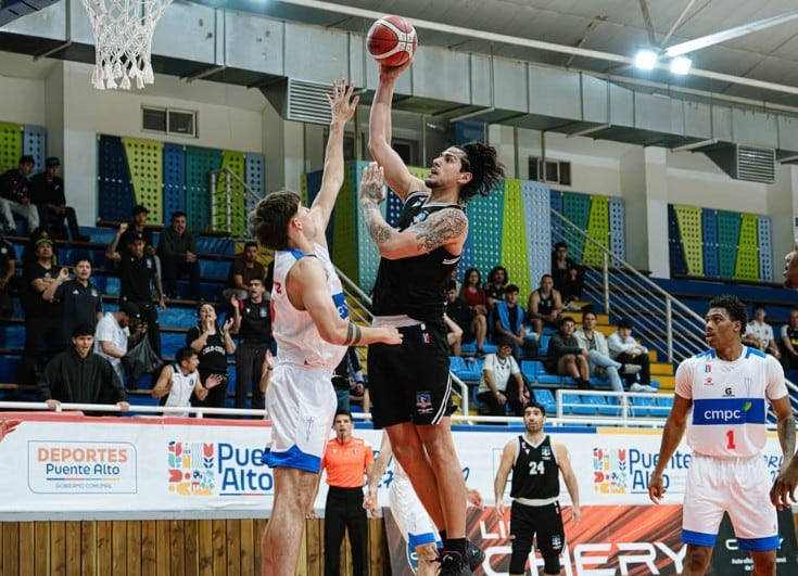Por amenazas a la jueza: suspenden partido de básquetbol entre Colo Colo y la UC