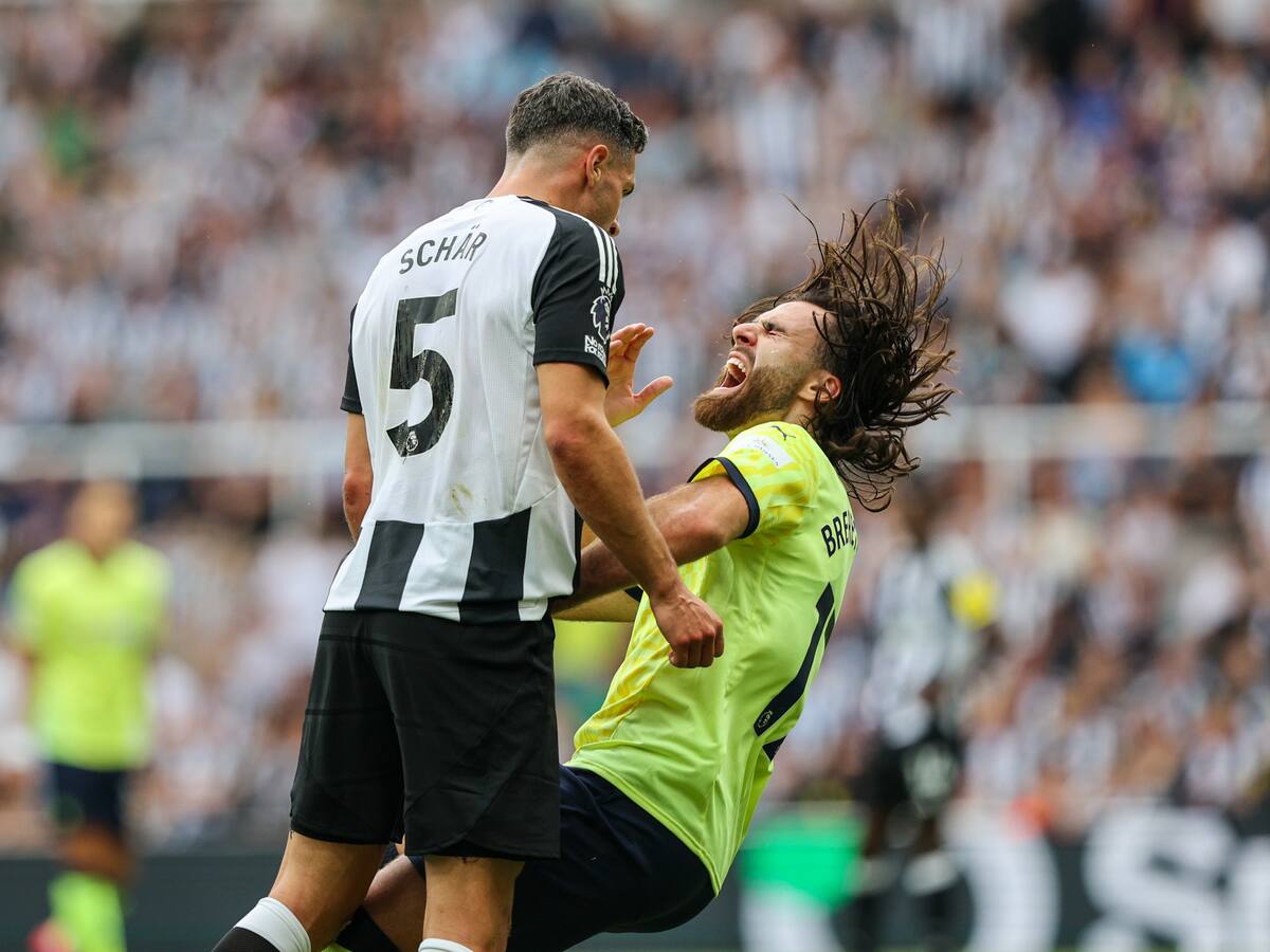 “M... en su máxima expresión”: Alan Shearer fustiga a Ben Brereton tras provocar la expulsión de un central de Newcastle