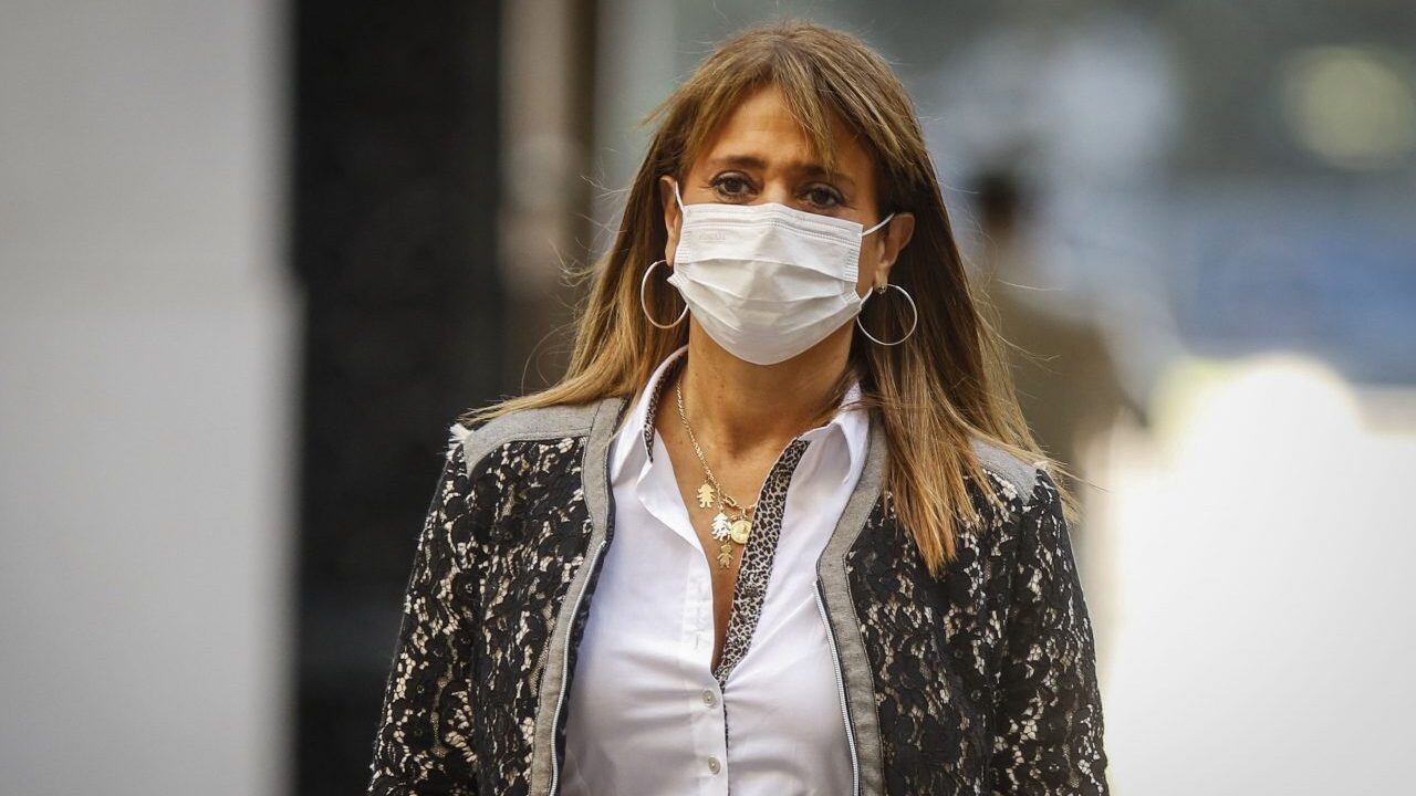 28 de abril del 2020/SANTIAGOJacqueline Van Rysselberghe, presidente de la Union Democrata Independiente, con una mascarilla en su rostro, llega al Palacio de La Moneda, para participar de una reunión de trabajo con el Presidente de la Republica.
FOTO: SEBASTIAN BELTRAN GAETE/AGENCIAUNO