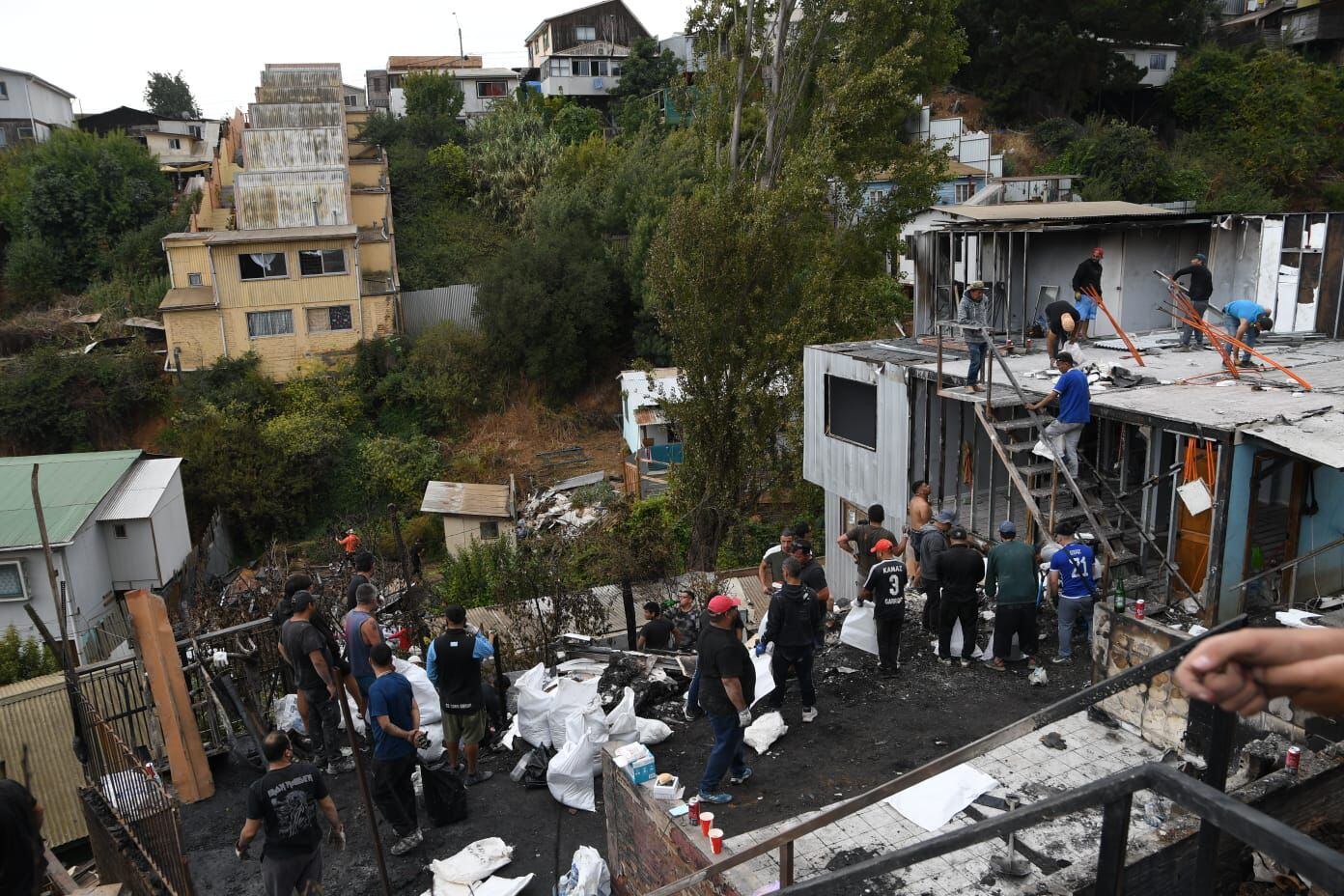 Cuatro muertos tras incendio en cerro Placeres de Valparaíso