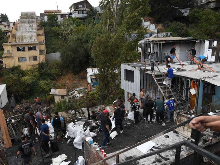 Cuatro muertos tras incendio en cerro Placeres de Valparaíso