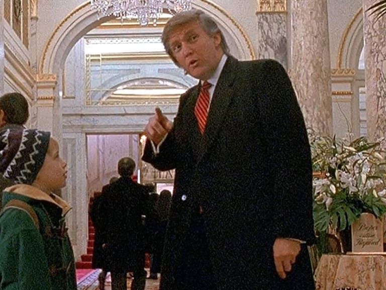 Director de “Mi pobre angelito 2″ se refirió al cameo de Donald Trump: “No puedo con ello”