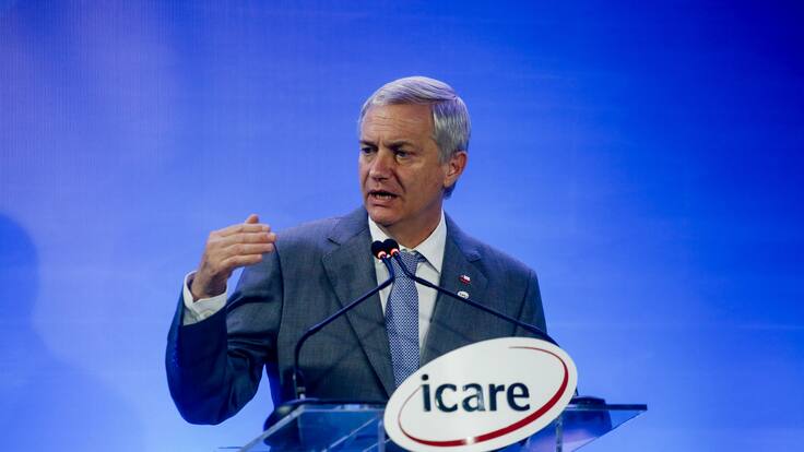 Con críticas al Gobierno y guiños a sus eventuales ministros: José Antonio Kast participó del encuentro en Icare