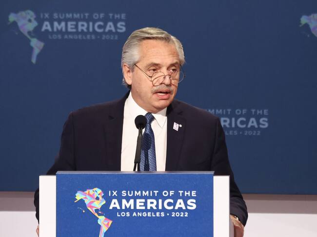 El presidente argentino Alberto Fernandez habla en inicio de la Cumbre