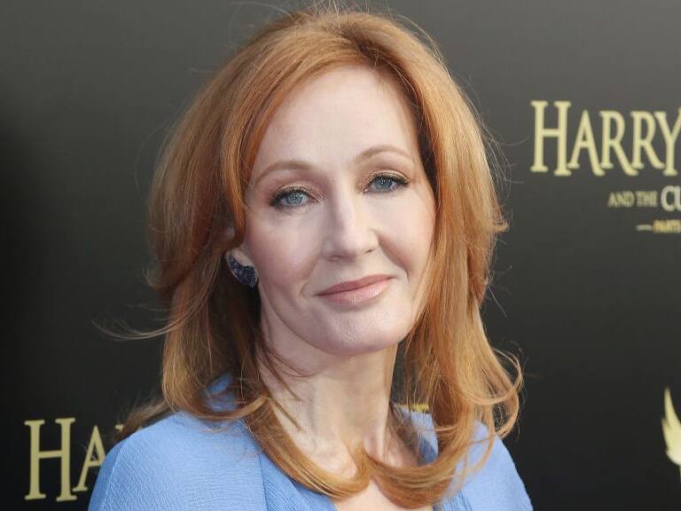 J. K. Rowling señaló que sufrió síntomas asociados al coronavirus