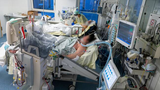 Pacientes con Covid-19 son atendidos en un hospital de Múnich