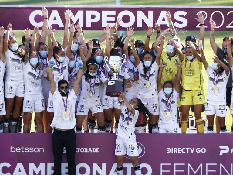 20 DE DICIEMBRE DE 2020/VIÑA DEL MARJugadoras de Santiago Morning en festejo del campeonato, durante el partido valido por el Campeonato Femenino de Primera 2020, entre Santiago Morning y Universidad de Chile, disputado en el Estadio Sausalito.
FOTO: LEONARDO RUBILAR CHANDIA/AGENCIAUNO