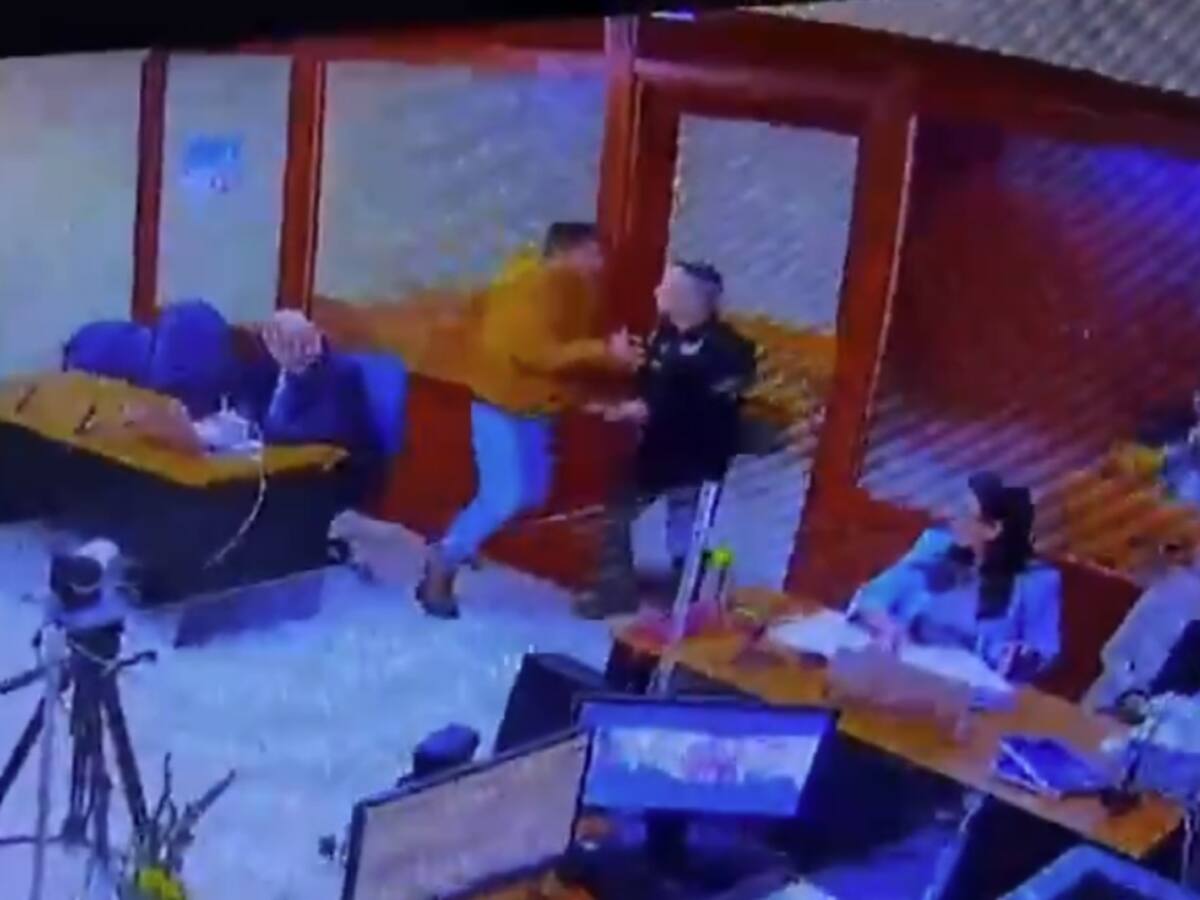 Ante la mirada atónita de los presentes: imputado por VIF se fuga en plena audiencia en Concepción