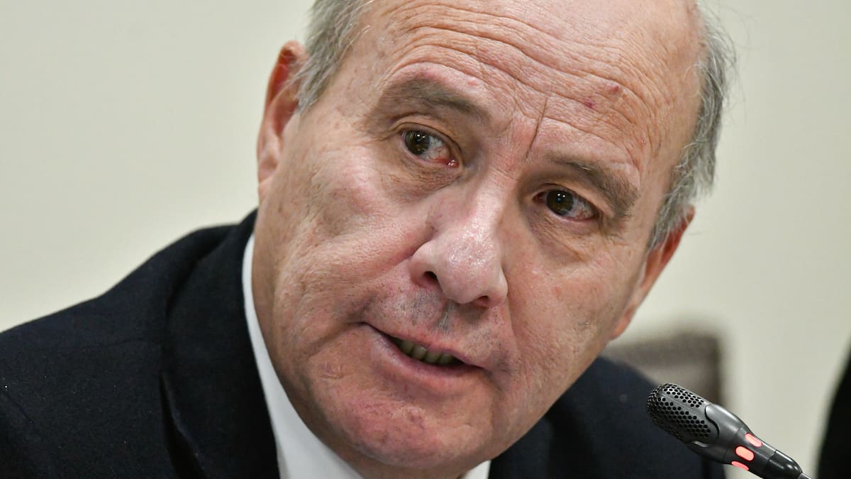 “Esas desvinculaciones no tienen nada que ver con no entregar el beneficio social”: Ministro Quiroz anticipa salida de profesores en 2027