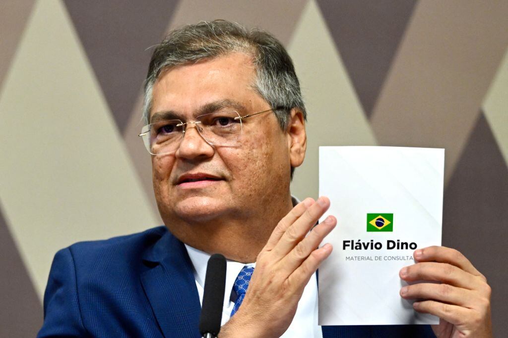 Flavio Dino habla ante la comisión de constitución y justicia del Senado de Brasil en la audiencia para optar a ser miembro del Supremo Tribunal Federal