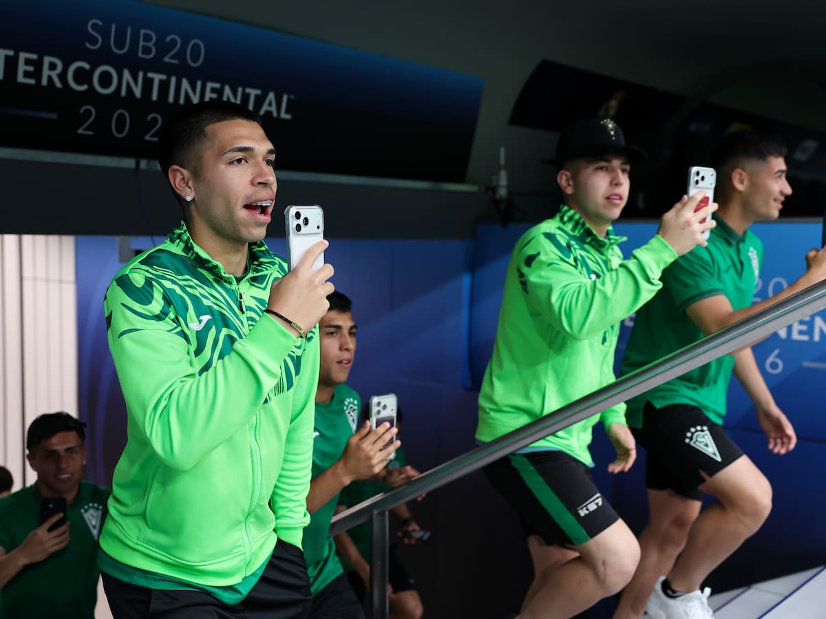 “Sentirnos de local en Europa es impresionante”: Plantel de Santiago Wanderers reacciona emocionado al masivo ‘banderazo’ en Madrid