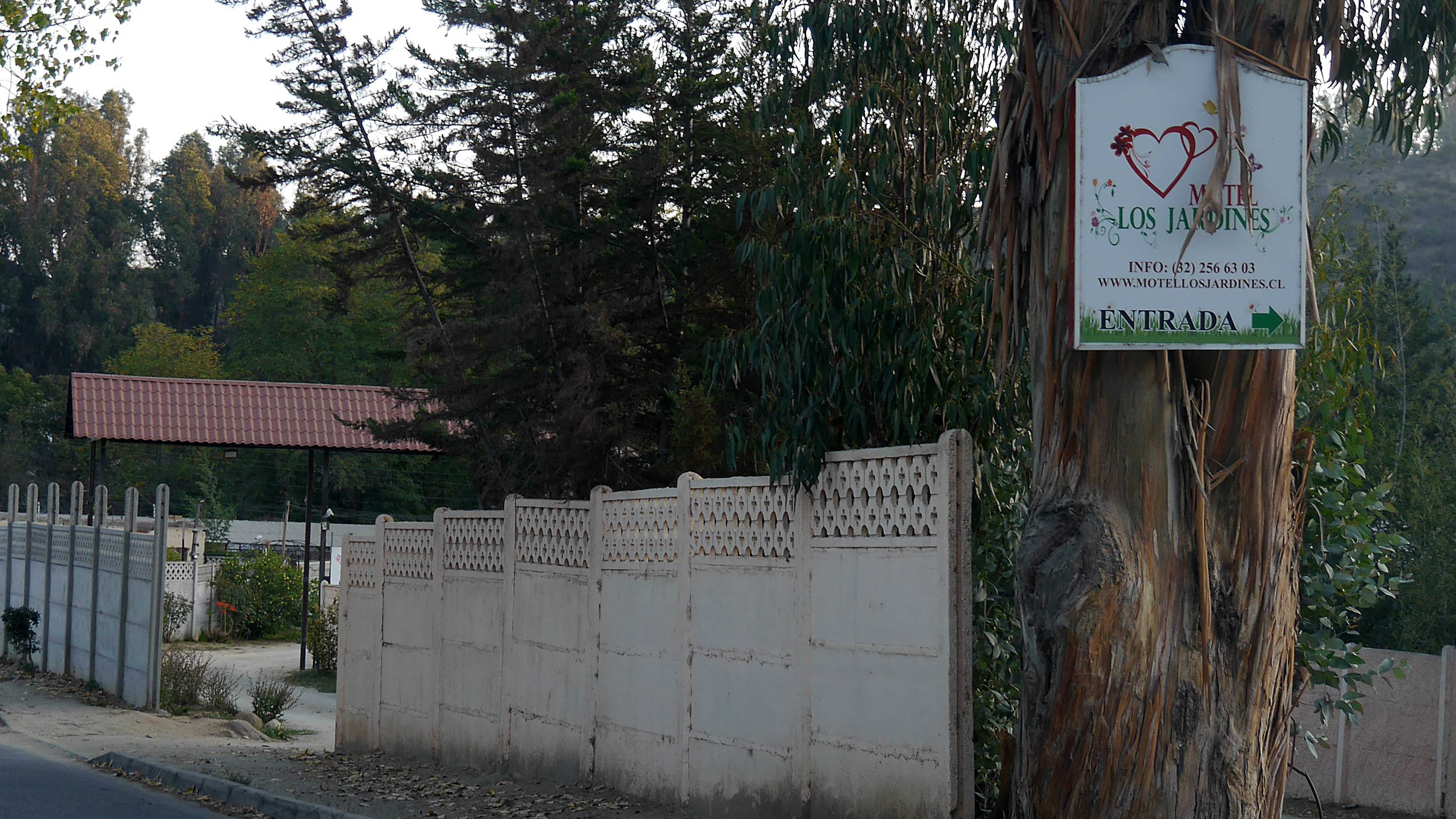 30 DE MARZO 2021 / QUILPUECarabineros detuvo a varias personas dentro del Motel jardines de paso Hondo infringiendo el articulo 318 . Noticia en Desarrollo
FOTO : SANTIAGO MORALES/ AGENCIA UNO
