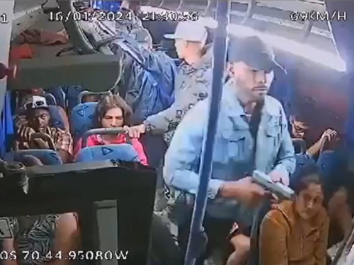 Sujetos asaltan a pasajeros y a chofer al interior de un bus interurbano en Padre Hurtado