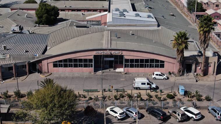 17 DE ABRIL DE 2020/SANTIAGOImágenes aéreas de Hospital el Pino de San Bernardo, comuna que se encuentra en cuarentena parcial desde ayer
FOTO: SAMIR VIVIEROS/AGENCIAUNO