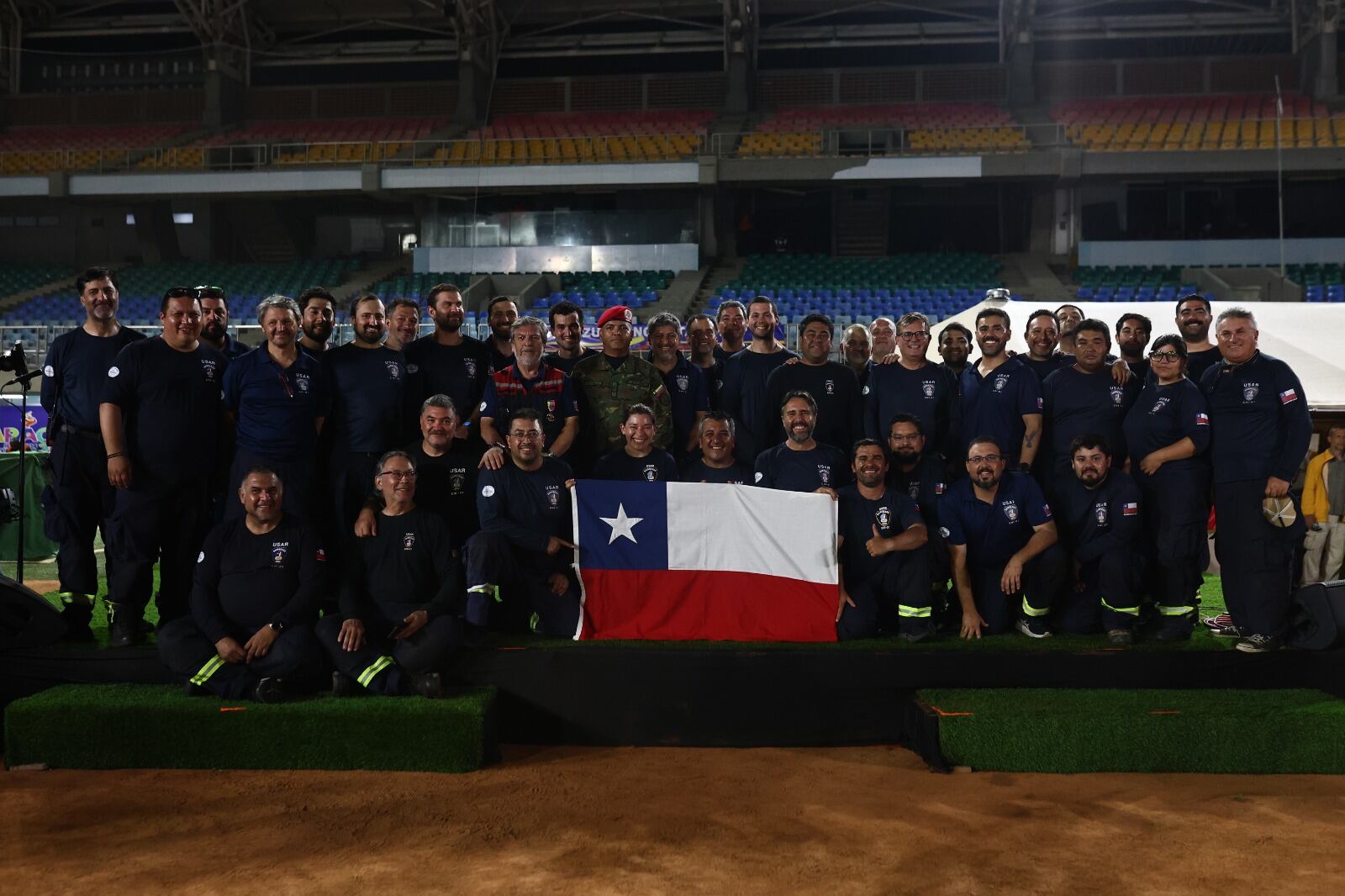 Delcy Rodríguez reconoce al equipo chileno USAR