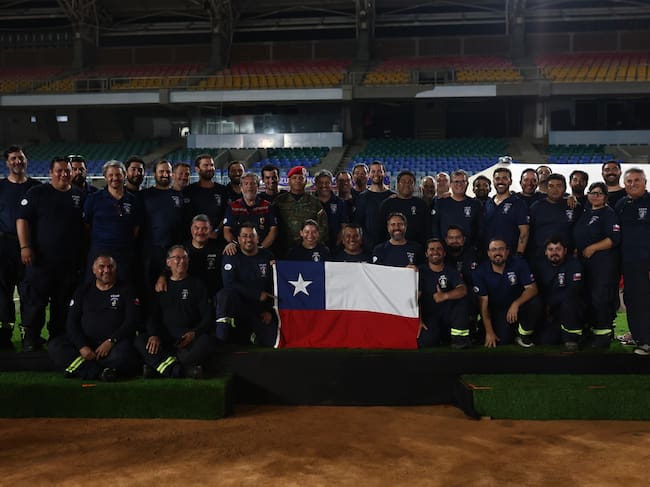 Delcy Rodríguez reconoce al equipo chileno USAR