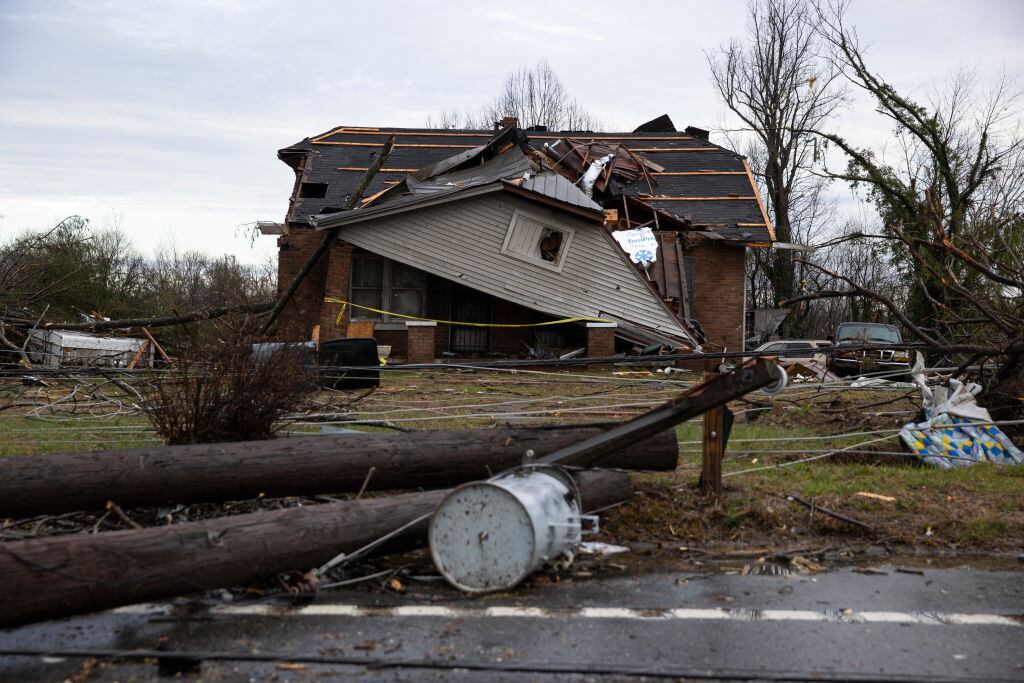 Una casa destruida por los efectos de un tornado en la ciudad de Nashville