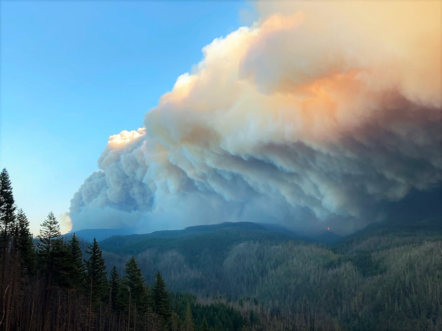 Los incendios forestales cubren de humo a Oregon