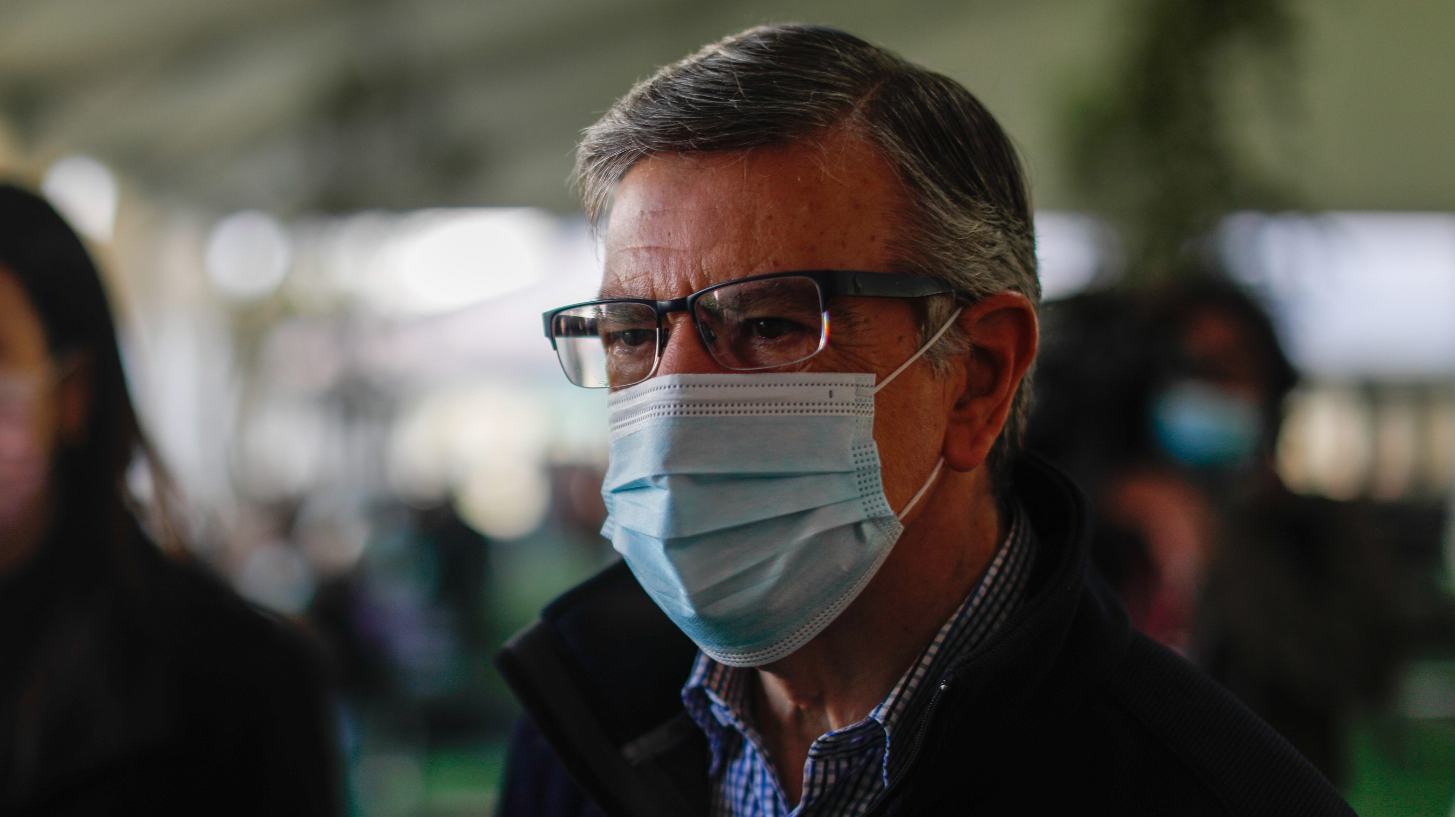 29 de Mayo de 2021 / SANTIAGO La seremi de Salud Metropolitana, Paula Labra, junto al alcalde de Las Condes, Joaquín Lavín, visitaron el centro de vacunación Juan Pablo II, dispuesto por la comuna para el desarrollo del proceso de inoculación contra el Covid-19 durante el fin de semana.
FOTO:CRISTOBAL ESCOBAR/AGENCIAUNO