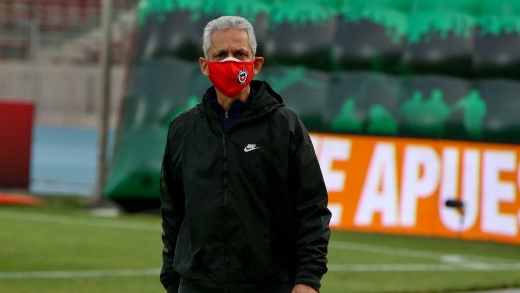 13 de Noviembre del 2020/SANTIAGOEl director tecnico de Chile, Reinaldo Rueda ,durante el partido valido por la Fase de Grupos 3/18 por la clasificación de Conmebol para la Copa Mundial de Fútbol Qatar 2022, entre Chile vs Peru, disputado en el Estadio Nacional.
FOTO:FRANCISCO LONGA/AGENCIAUNO