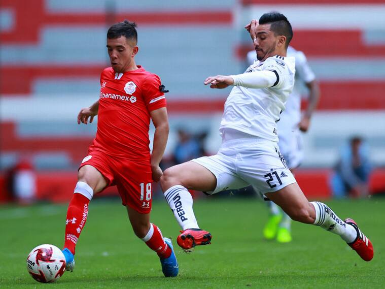Lorenzo Reyes con Atlas enfrentando a Toluca en la Liga MX