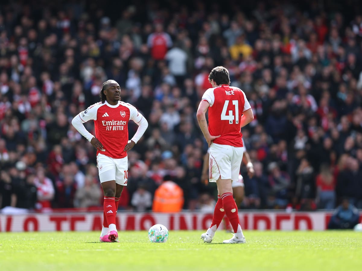 ¡La Premier League al rojo vivo! Arsenal falla y le abre la puerta al Manchester City de alcanzarlo