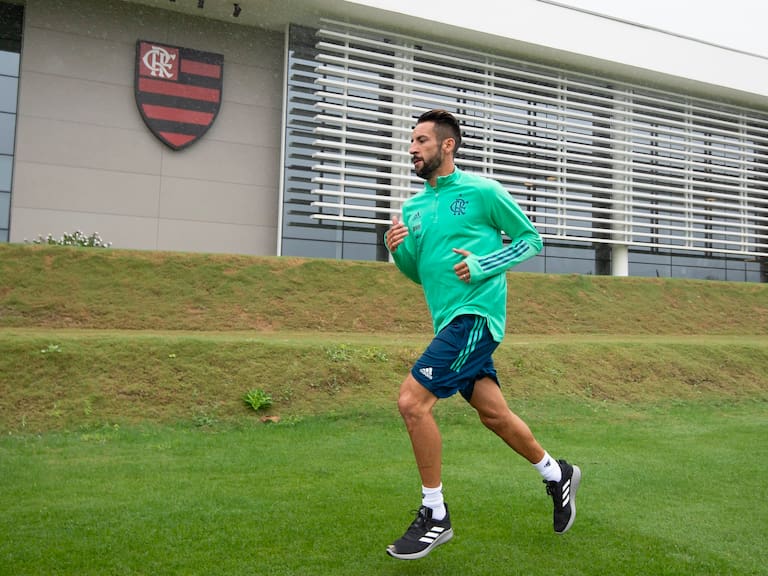 A las órdenes de Torrent: Así fue el primer entrenamiento de Mauricio Isla con la camiseta del Flamengo