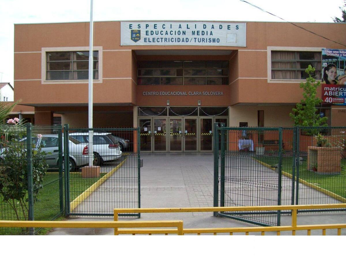 Caos en San Bernardo: sujetos disparan fuera de colegio generando pánico en estudiantes